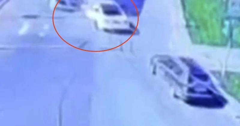 Мужчина на Audi на скорости влетел в троллейбус людьми ВИДЕО