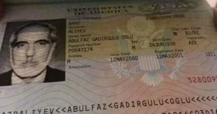 Əbülfəz Elçibəy soyadını dəyişdirməyib?
