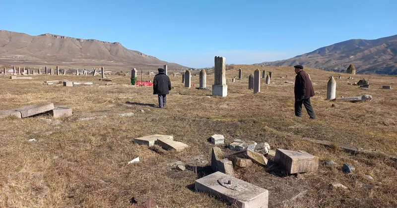 На Ходжалинском кладбище выявлены акты вандализма (ФОТО)