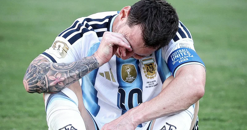 Messi məğlubiyyətə ağladı Fotolar