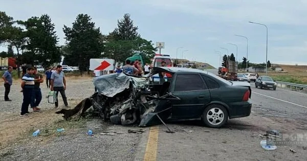 Motosiklet “Opel”i 2 yerə böldü VİDEO KONKRET