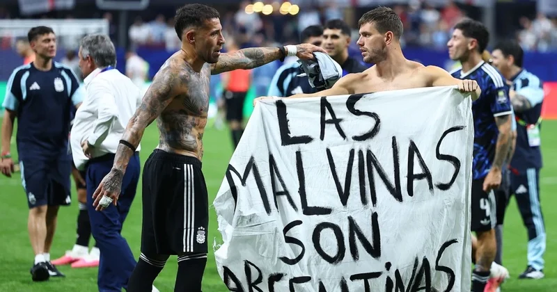 Ağ Ev Malvin adaları pankartına görə Argentina oyunçularını dəstəkləyir