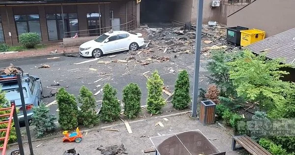 Rusiya Kiyevdəki Azərbaycan səfirliyini vurdu Foto