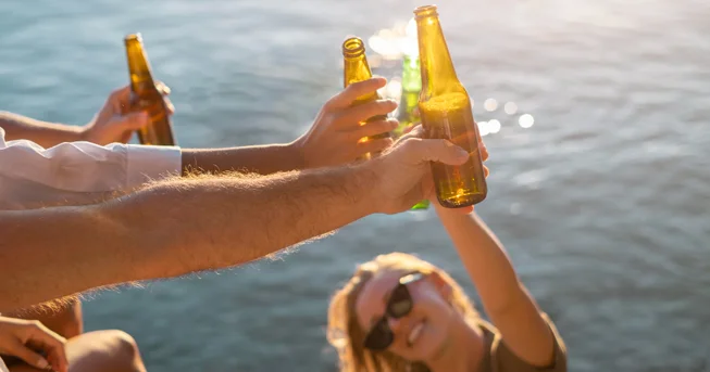 Həkimdən isti havada alkoqol qəbul edənlərə xəbərdarlıq