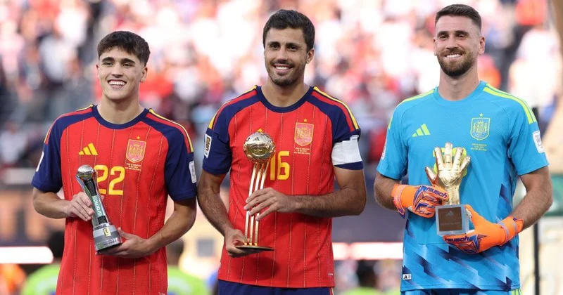 Dünya çempionunun ulduzları fərdi mükafatları sildi süpürdü