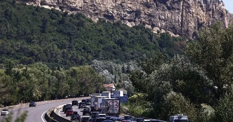 Fransada tıxacların uzunluğu rekord həddə çatıb