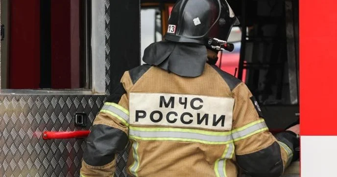 На территории нефтебазы в РФ потушили пожар после атаки БПЛА
