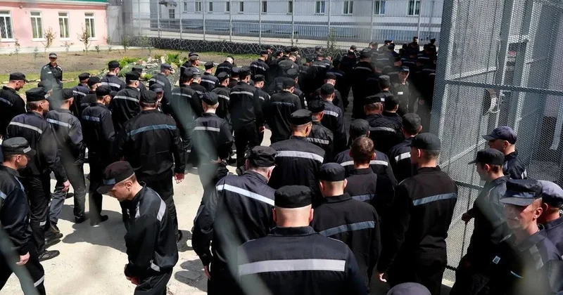 400 min rubl nağd pul Rusiya ordusu cinayətkarları pulla cəbhəyə cəlb edir