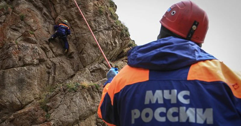 Elbrus dağına dırmaşan iki alpinist yıxıldı Ölən var