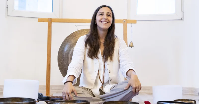 Səs terapevti İlhamə Babayeva: Ətrafdakı ən kiçik qum dənəsindən tutmuş nəhəng göy cisimlərinə qədər hər şey səslənir MÜSAHİBƏ