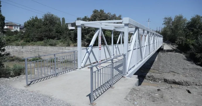 Yeni piyada körpüsü inşa olunub FOTO