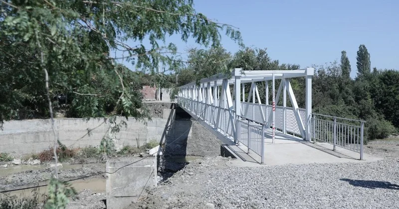 Qudyalçayın Köhnə Xaçmaz kəndindən keçən hissəsində yeni piyada körpüsü inşa olunub FOTOLAR
