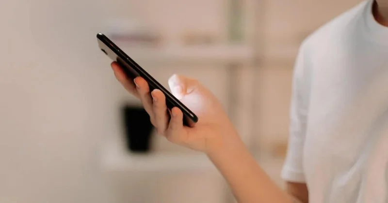Məktəblərdə telefon istifadəsi qadağan edildi KONKRET