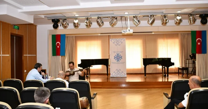В Баку начались тренинги для преподавателей музыкальных и художественных школ по итогам аттестации