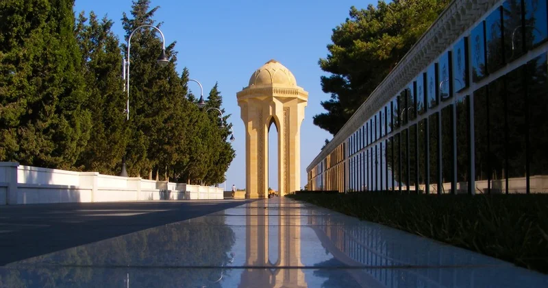 Şəhidlər xiyabanında çəkilişlərə məhdudiyyət və geyim qadağalarının tətbiqi təklif olunur