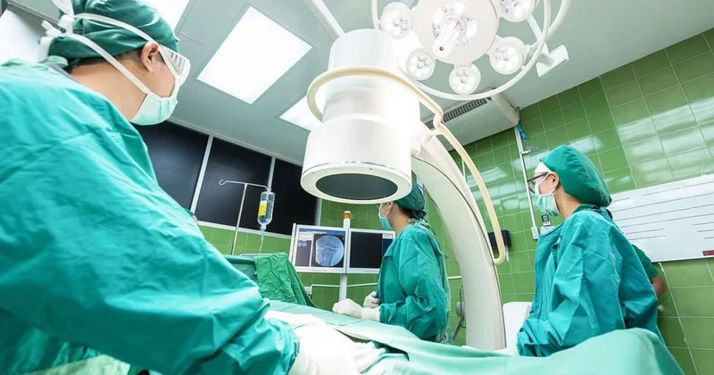 "Doktor Gülü" əməliyyat masasındakı qadının LÜT GÖRÜNTÜSÜNÜ YAYDI VİDEO