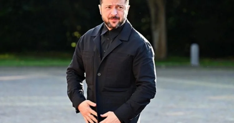 Zelenskinin geyimində dəyişikliyi Tramp tərifləyib