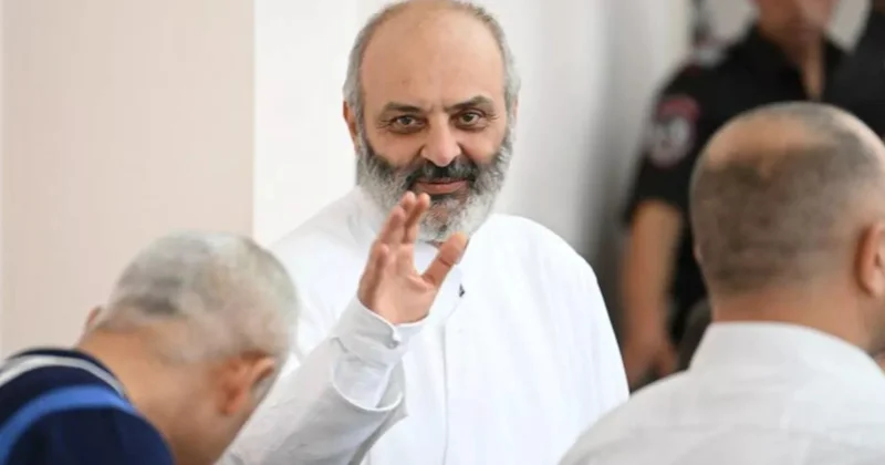 В Ереване судят Галстаняна: архиепископ просит забыть о Вазгене
