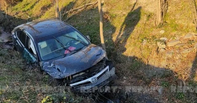 Toyota başqa maşınlara çırpılıb, aşdı: Ölən var