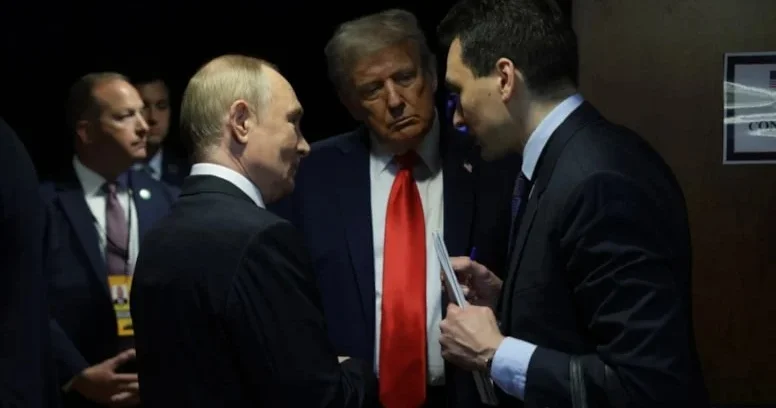 Trampın mikrofonu açıq qaldı: Putinlə bağlı dedikləri eşidildi