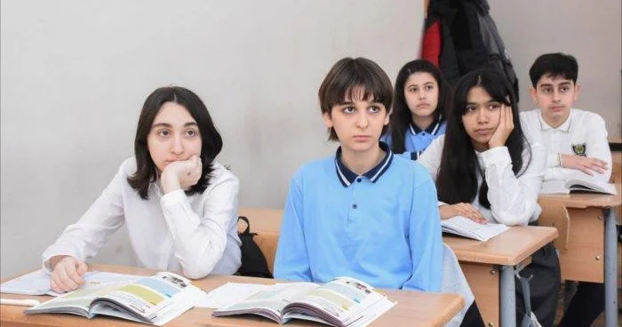 12 illik təhsilə keçid mərhələli şəkildə olmalıdır