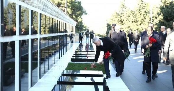 Şəhidlər Xiyabanında geyim qadağası, çəkilişə məhdudiyyət...
