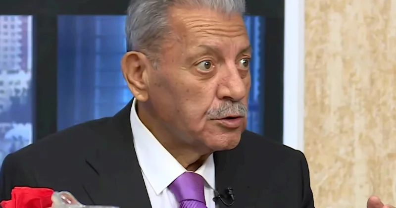 Ayıbdır vallah, xəcalət çəkirəm, kişi səhnədə kişi kimi geyinməlidir...