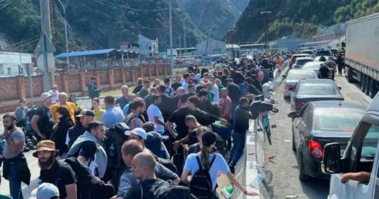 Ruslar Gürcüstan sərhədində növbəyə düzülüblər