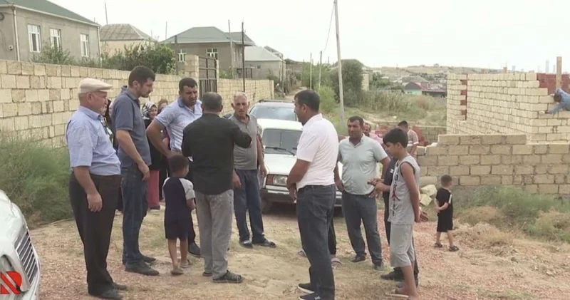 Sakinlərin yolunu zəbt edib, “Kupça” aldılar Digahda narazılıq VİDEO