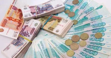 Rusiya əhalisi pullarını kütləvi şəkildə banklardan çəkir Likvidlik böhranı başlayıb