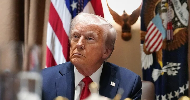 Трамп в последний момент отложил введение пошлин на канадские товары