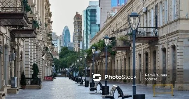 Почему магазины в центре Баку остаются без арендаторов