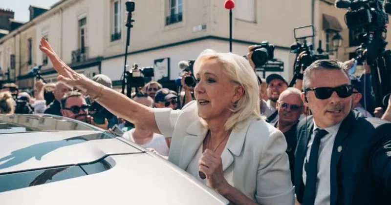 Marin Lö Penin konstitusiya referendumu Fransada hüquqi siyasi qarşıdurma riski yaradır