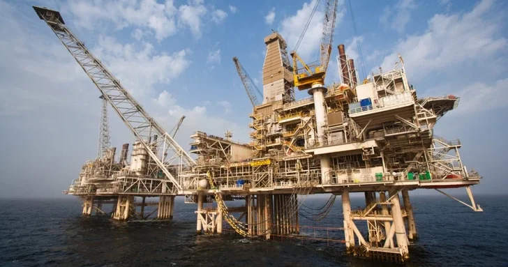 На платформах АЧГ в Азербайджане временно снизят добычу нефти