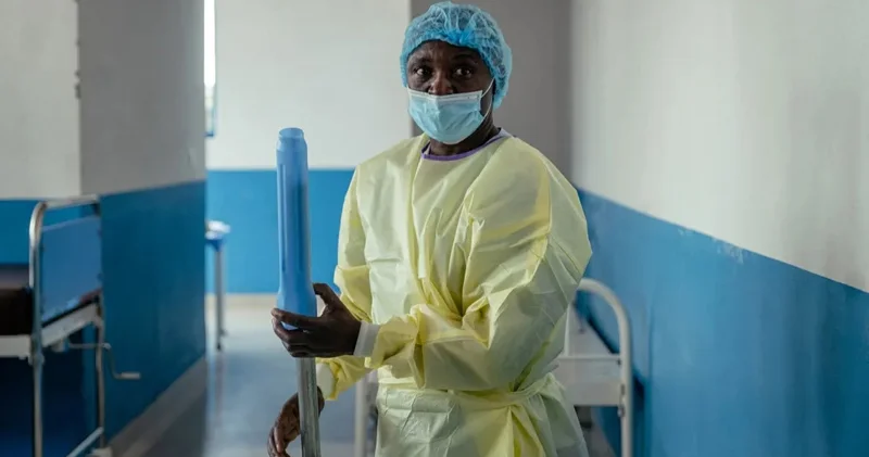 Dünya daha bir təhlükəsi üz üzə: Ebola pandemiyaya səbəb ola bilərmi? (ŞƏRH)