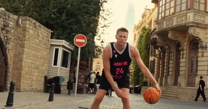 Sabah amerikalı basketbolçu Evan Bruinsmanı heyətinə qatıb