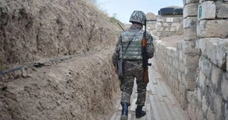 Ermənistanda ordu böhranı: Qadın zabitlər döyüş mövqelərinə göndərilir KONKRET