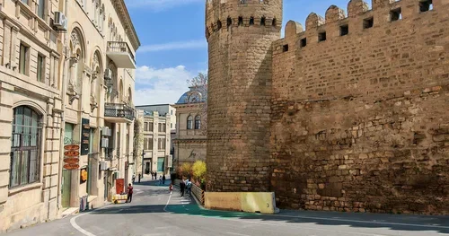 İçərişəhərin tarixi küçə adları niyə silinir? Memardan etiraz