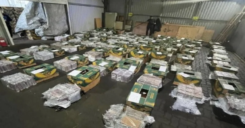 Sankt Peterburqda banan yüklü gəmidə 20 milyard rubl dəyərində kokain tapılıb