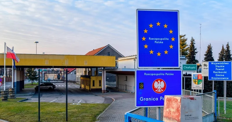 Polşa Belarusla sərhədi müddətsiz bağlı saxlayır