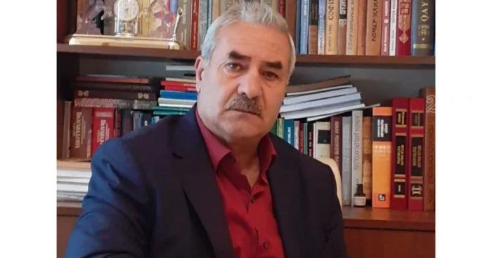 Dörd divar, bir masa, bir ağ şam idi