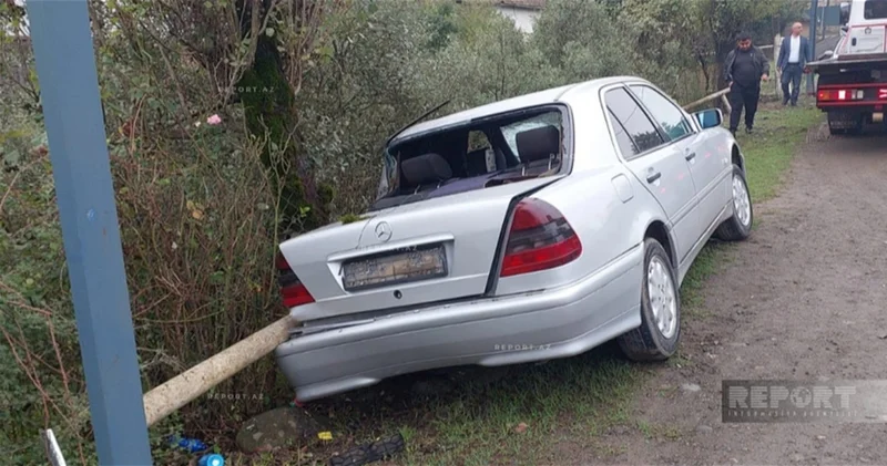 В Азербайджане автомобиль насмерть сбил брата и сестру