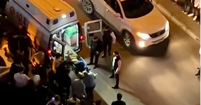 Bakıxanovda motosiklet “BYD” ilə toqquşdu, sürücüsü ağır yaralandı VİDEO