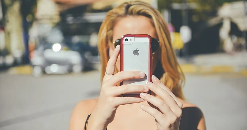 İnsanlar niyə bahalı telefonlara yönəlir: Xəstəlik, yoxsa kimlik göstəricisi?