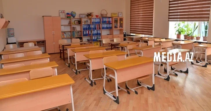 В Шамкирском районе школьники стоят на уроках из за нехватки парт
