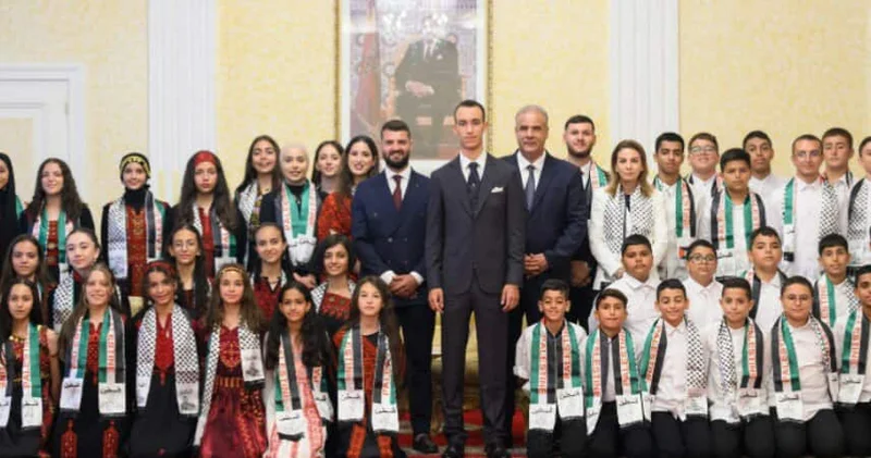 Əlahəzrət Şahzadə Qüdsdən uşaqları qəbul edib