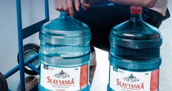 Slavyanka под подозрением: АПБА расследует жалобы на качество питьевой воды