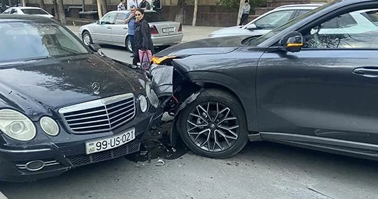 Авария во дворе НАНА: столкновение привело к цепной реакции