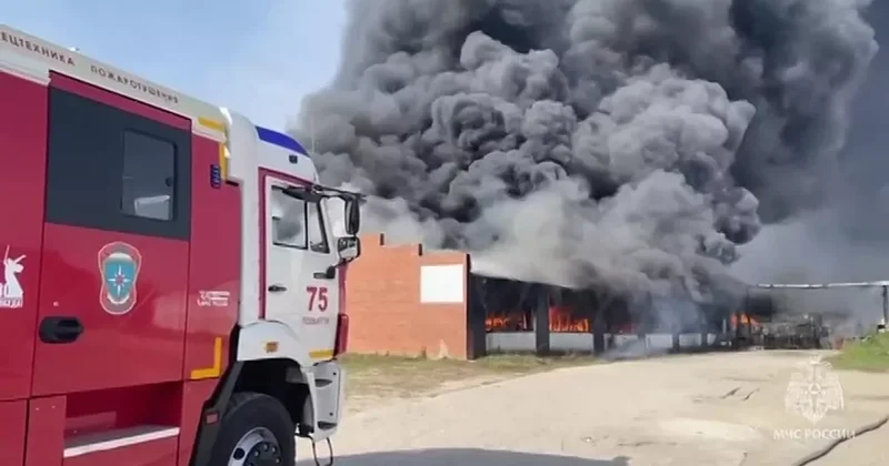 В России полыхает склад с лакокрасочными материалами Видео