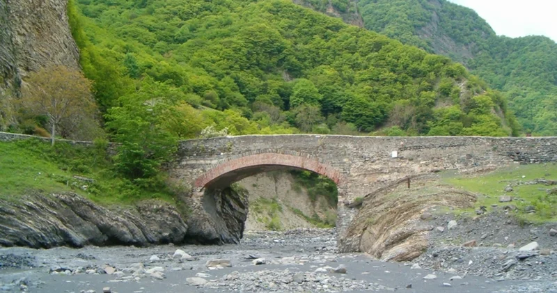 Lənkəranda körpü yenidən qurulur Yol bağlı olacaq